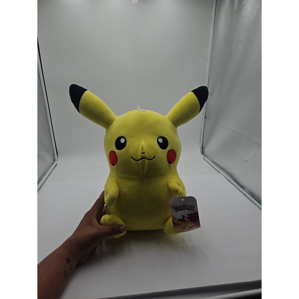 Pokémon Pikachu 14 inch 2022 Nintendo